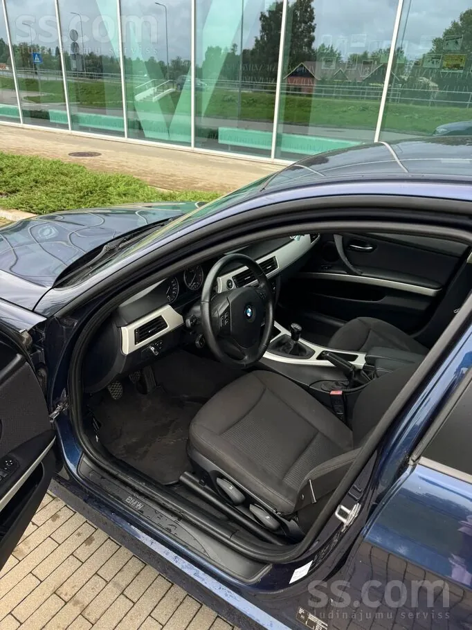 BMW 318 2011 photo 5
