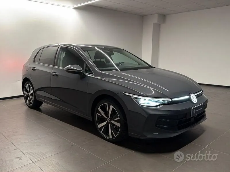 Volkswagen Golf 2025 photo 2