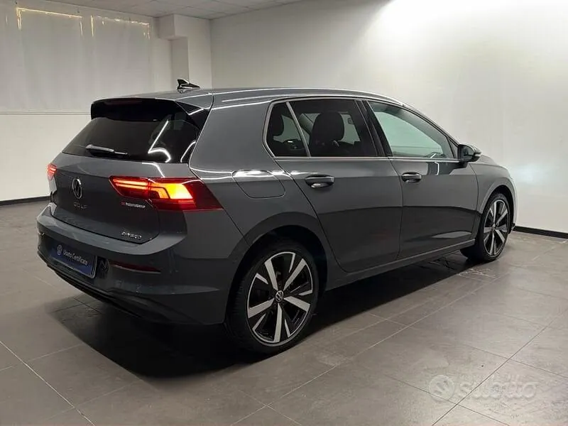 Volkswagen Golf 2025 photo 3