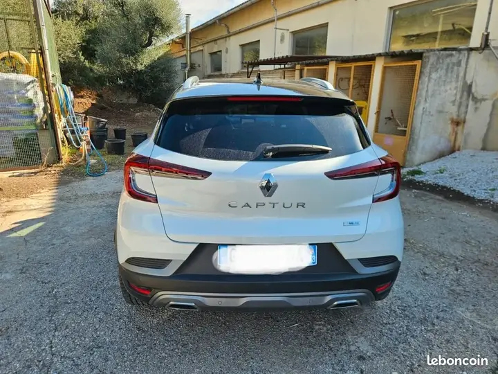 Renault Captur 2023 photo 2
