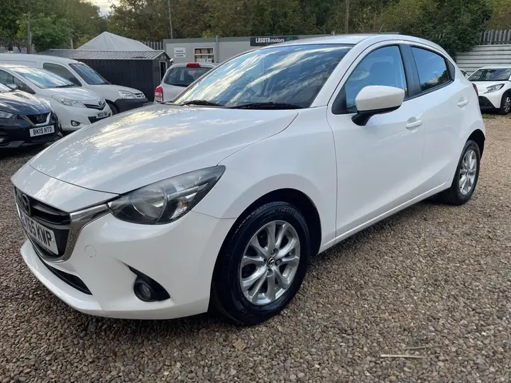 Mazda Mazda2 2016 photo 3