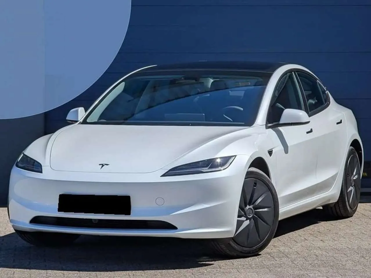 Tesla Model 3 2026 photo 2