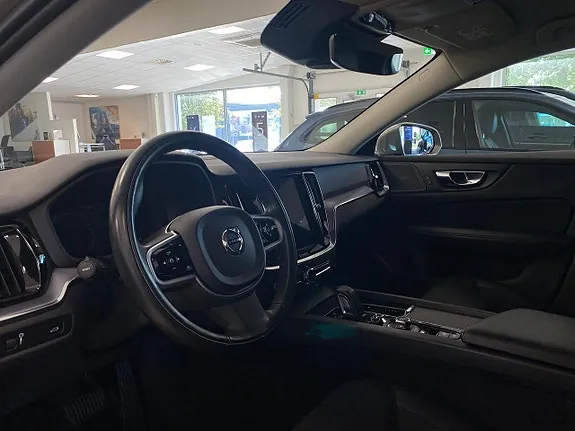 Volvo V60 Cross Country 2021 photo 2