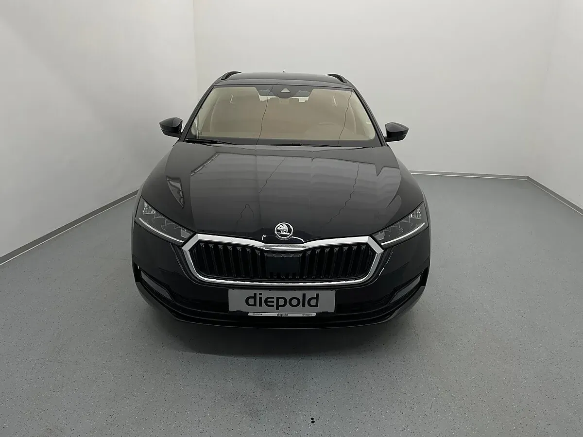 Skoda Octavia 2023 photo 2
