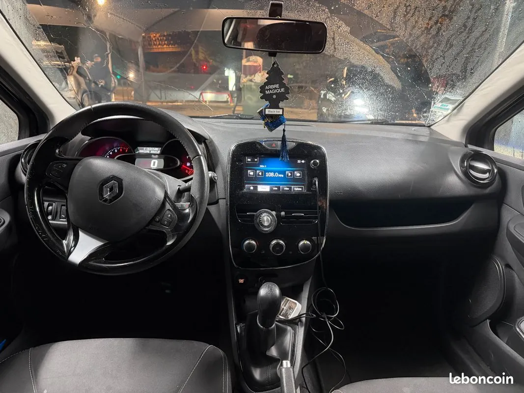 Renault Clio 2016 photo 2
