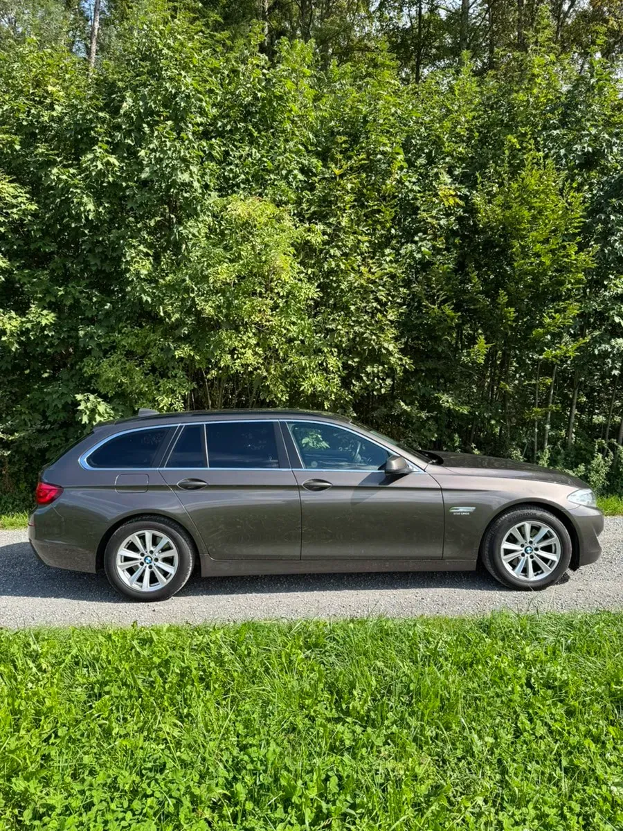 BMW 5 Series 2012 photo 2