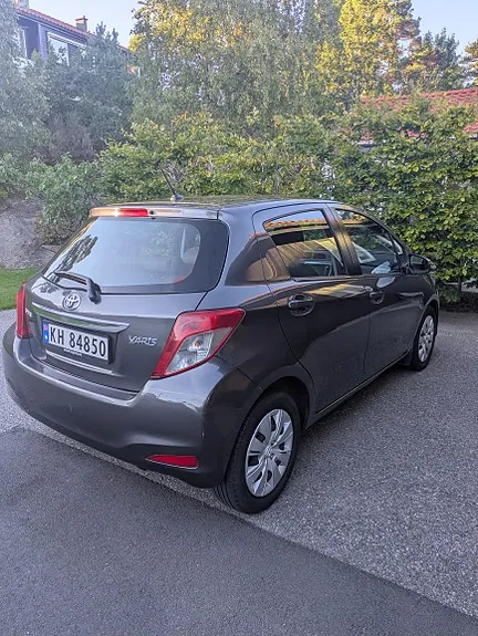 Toyota Yaris 2012 photo 2
