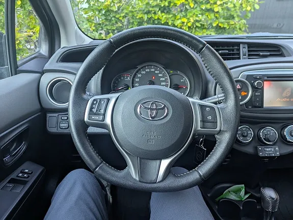 Toyota Yaris 2012 photo 4