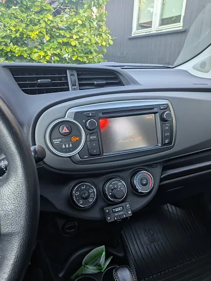 Toyota Yaris 2012 photo 5