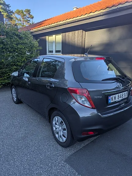 Toyota Yaris 2012 photo 3