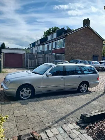 Mercedes-Benz E320