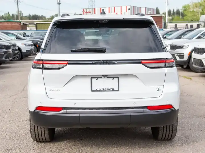 Jeep Grand Cherokee 2026 photo 5