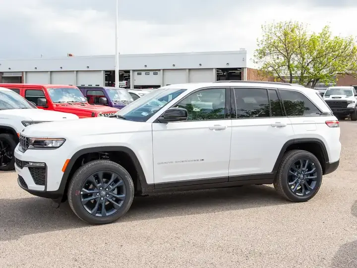 Jeep Grand Cherokee 2026 photo 3