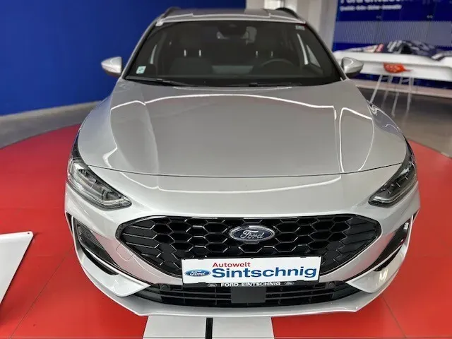 Ford Focus 2024 photo 2
