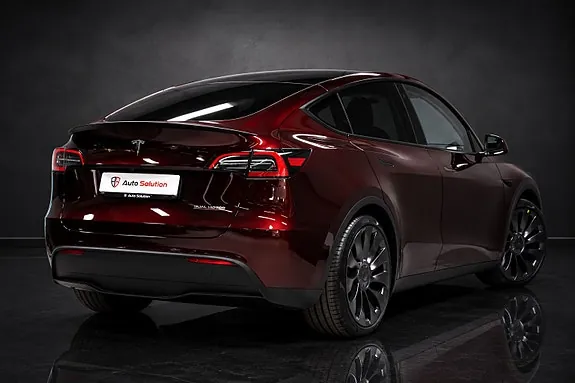 Tesla Model Y 2024 photo 2