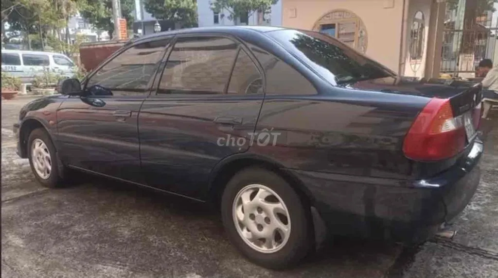 Mitsubishi Lancer 2000 photo 2