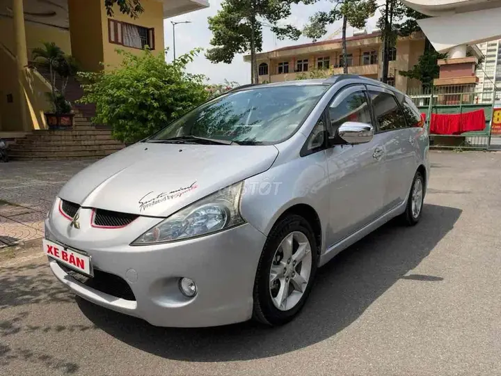 Mitsubishi Grandis 2008 photo 3