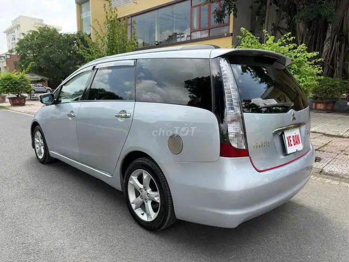 Mitsubishi Grandis 2008 photo 5