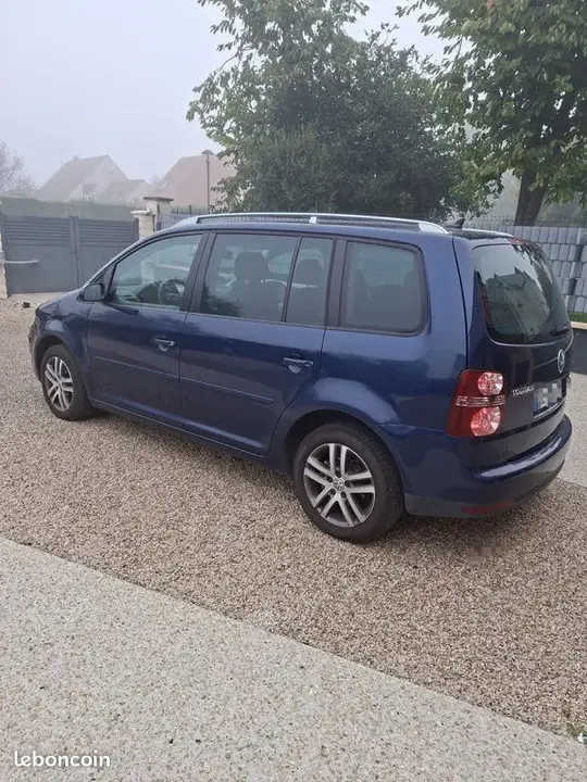 Volkswagen Touran 2007 photo 2
