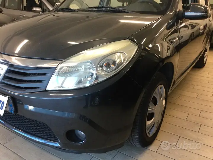 Dacia Sandero 2009 photo 2