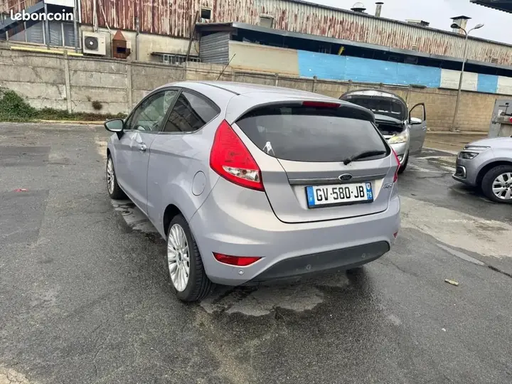 Ford Fiesta 2011 photo 3