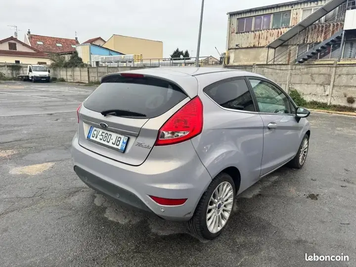 Ford Fiesta 2011 photo 4
