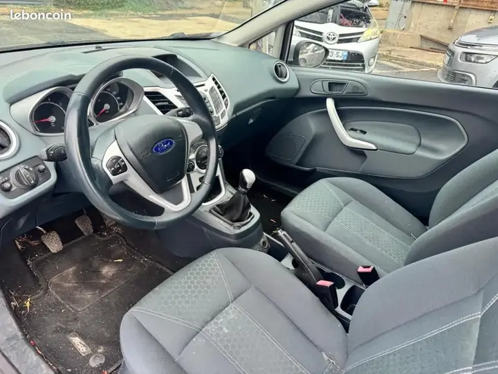 Ford Fiesta 2011 photo 5