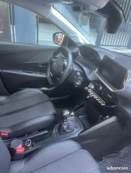 Peugeot 208 2022 photo 2
