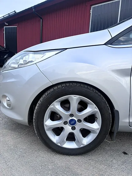 Ford Fiesta 2012 photo 2