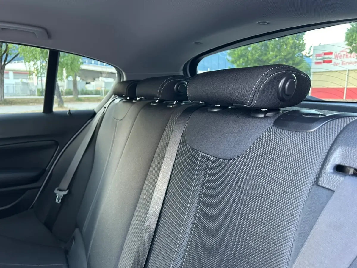BMW 1 Series 2018 photo 3