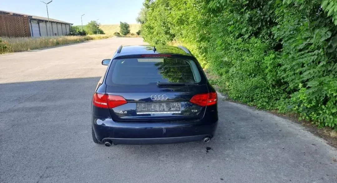 Audi A4 2010 photo 2