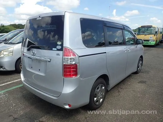 Toyota Noah X 2009 photo 4