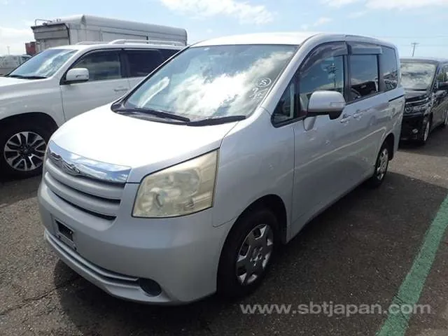 Toyota Noah X 2009 photo 2