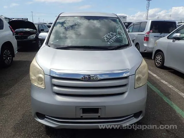 Toyota Noah X 2009 photo 5