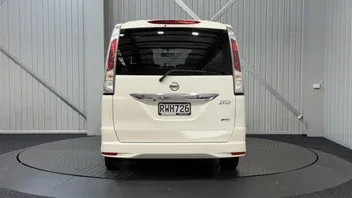 Nissan Serena 2012 photo 5