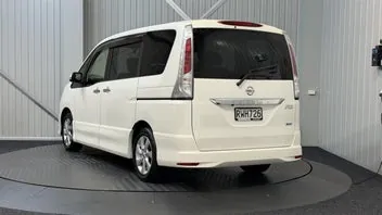 Nissan Serena 2012 photo 4