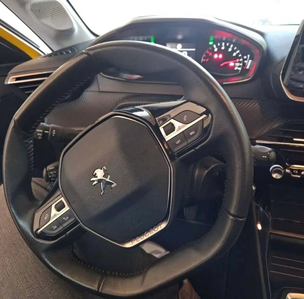 Peugeot 208 2020 photo 3