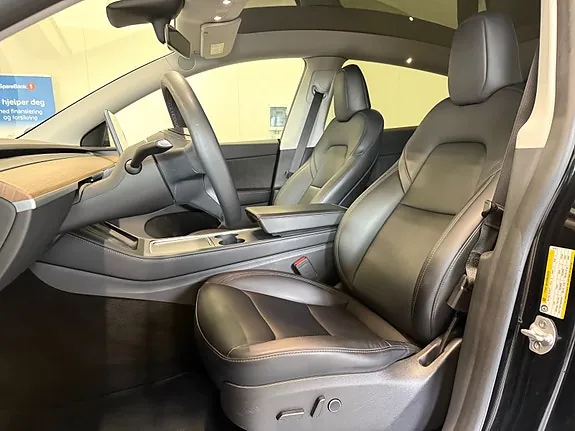 Tesla Model Y 2023 photo 2