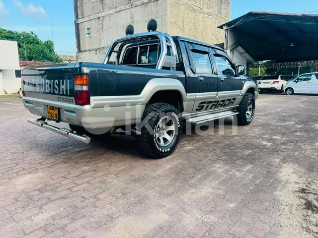 Mitsubishi Strada 1993 photo 2