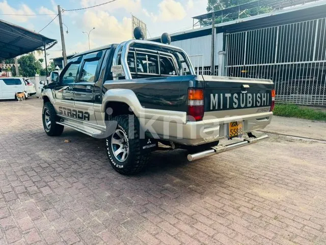 Mitsubishi Strada 1993 photo 4