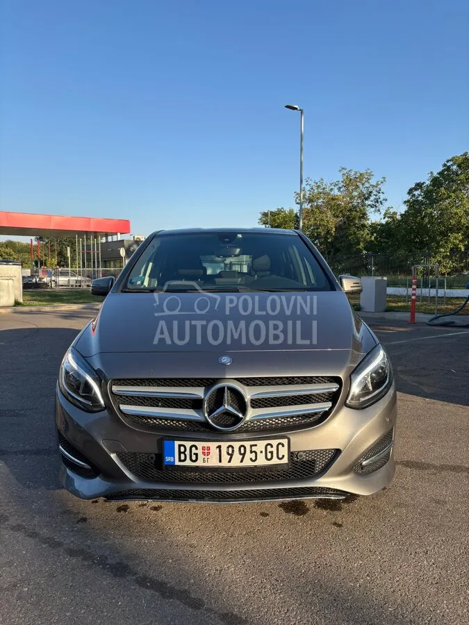 Mercedes-Benz B 180