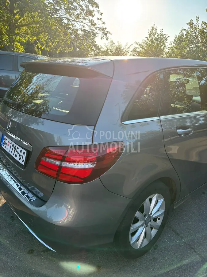 Mercedes-Benz B 180 2015 photo 4