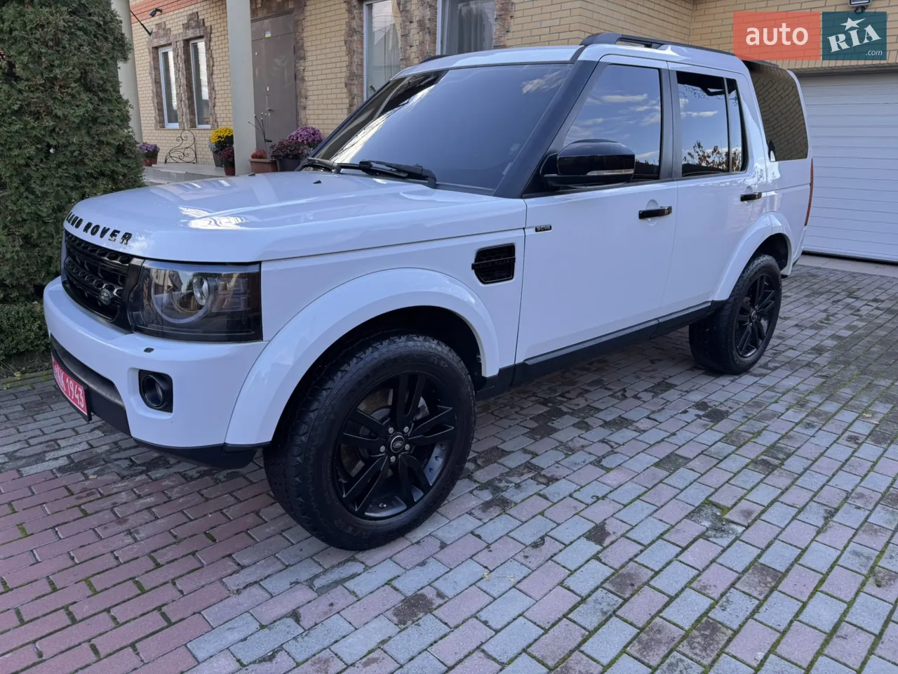 Land Rover Discovery 2016 photo 2