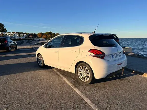 Peugeot 208 2019 photo 3