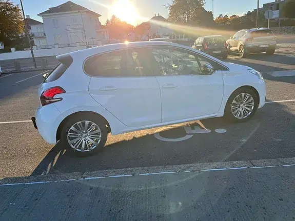 Peugeot 208 2019 photo 5
