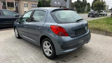 Peugeot 207 2006 photo 2