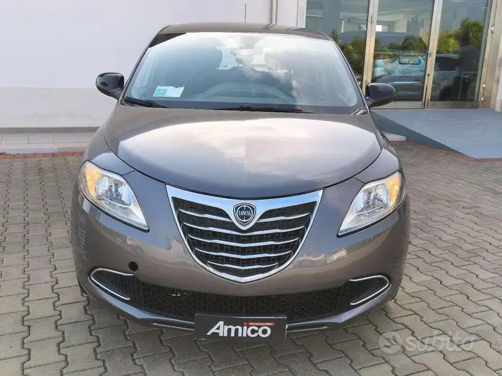 Lancia Ypsilon 2015 photo 2