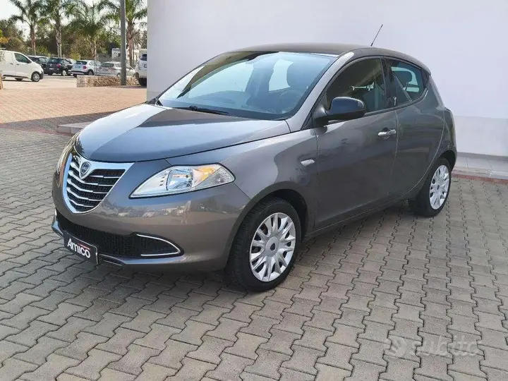 Lancia Ypsilon
