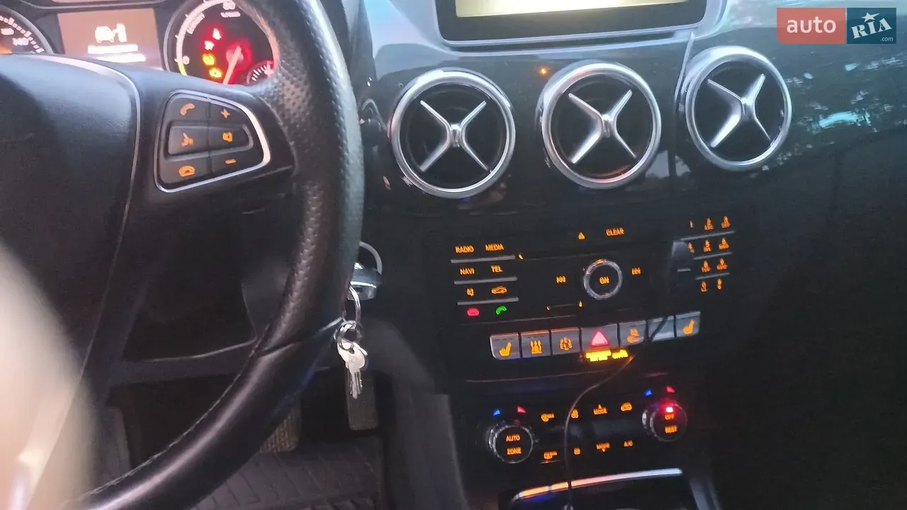 Mercedes-Benz B-Class 2015 photo 2