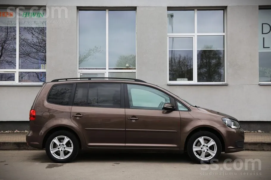 Volkswagen Touran 2011 photo 3